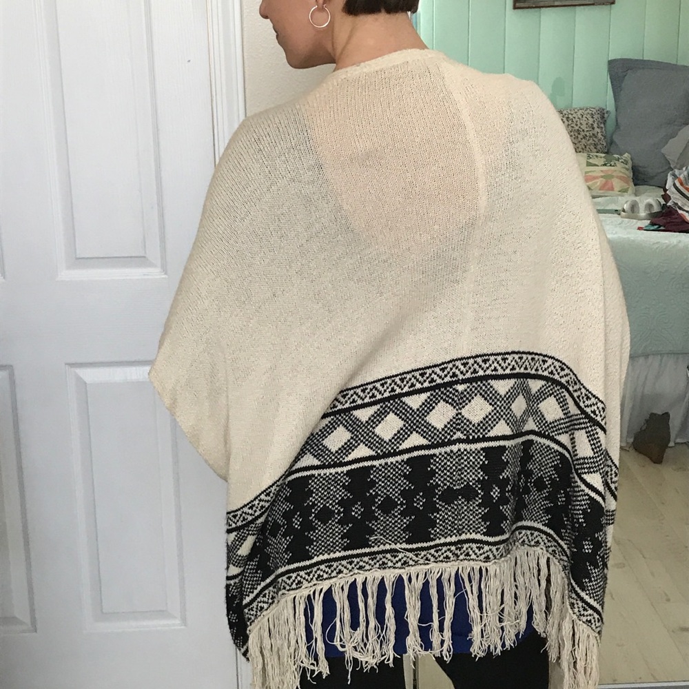 American Rag open poncho style cardigan - Picture 3 of 4